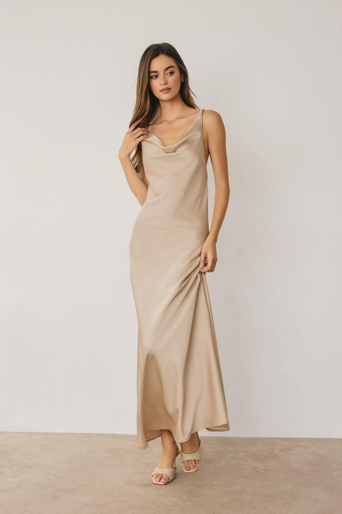 SATIN TWISTED STRAP MAXI DRESS Anima Guzga