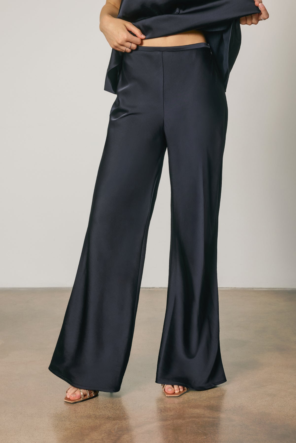SATIN RELAXED STRAIGHT LEG PANTS Anima Guzga