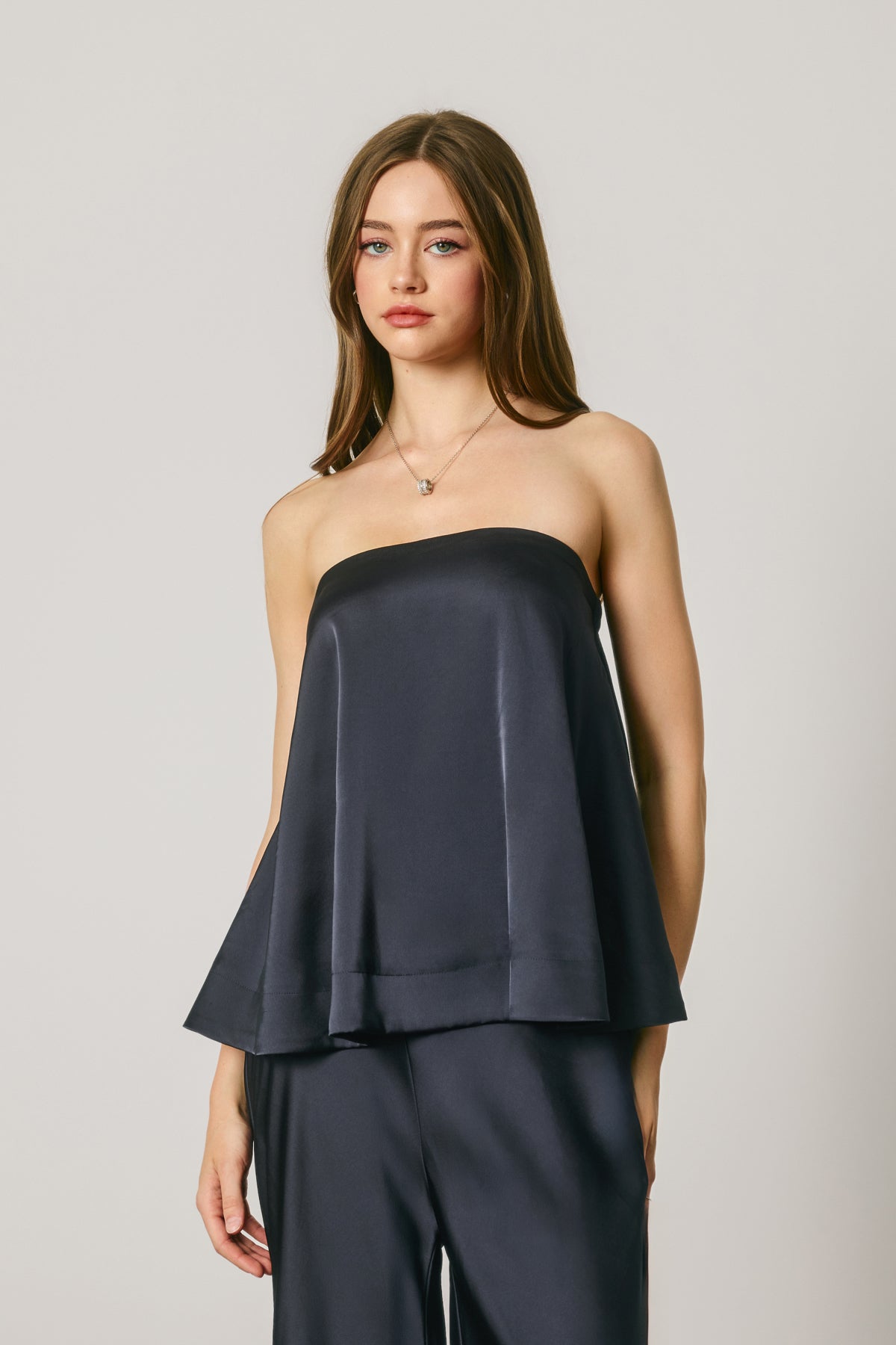 SATIN STRAPLESS BOW BACK TOP Anima Guzga