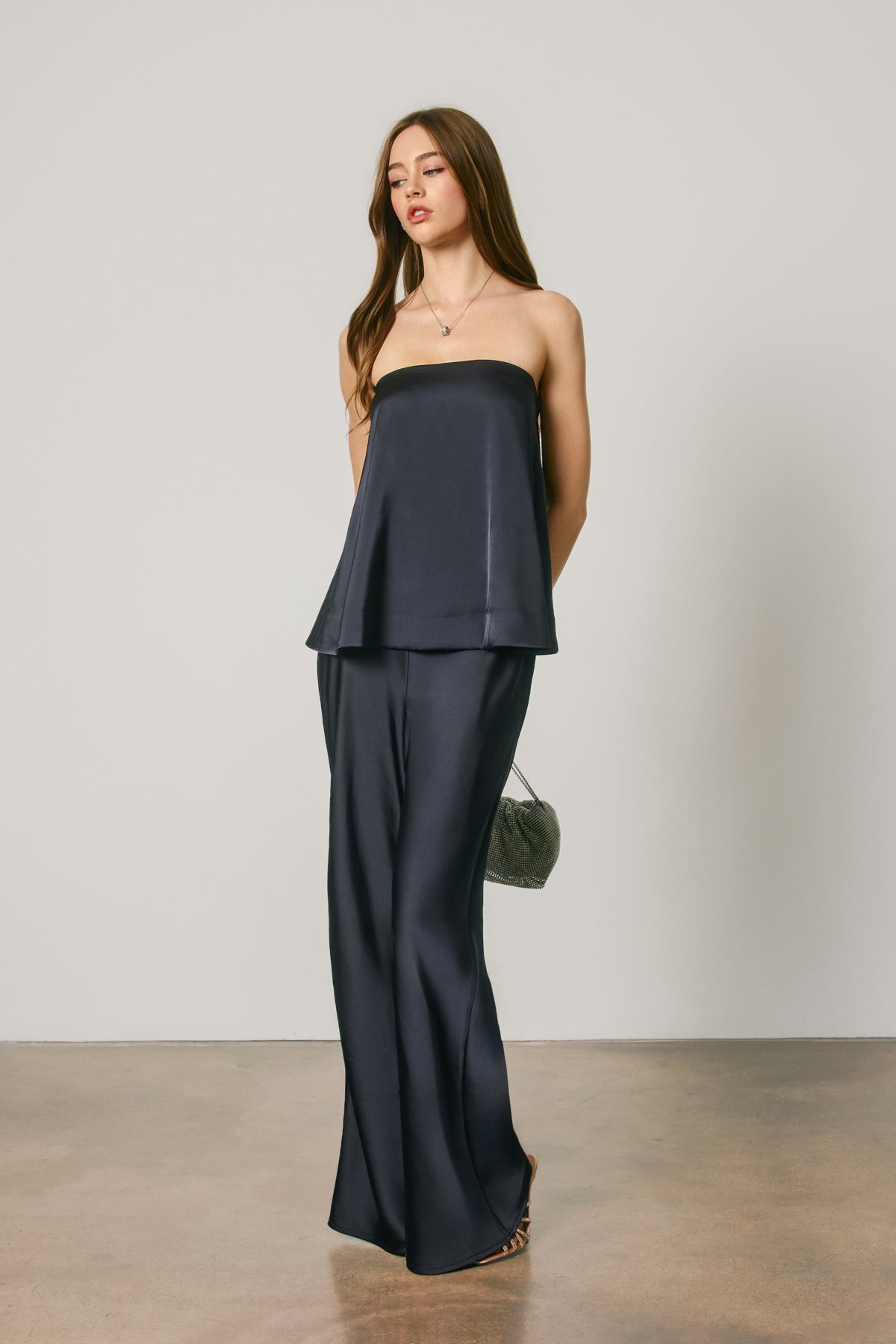 SATIN STRAPLESS BOW BACK TOP Anima Guzga