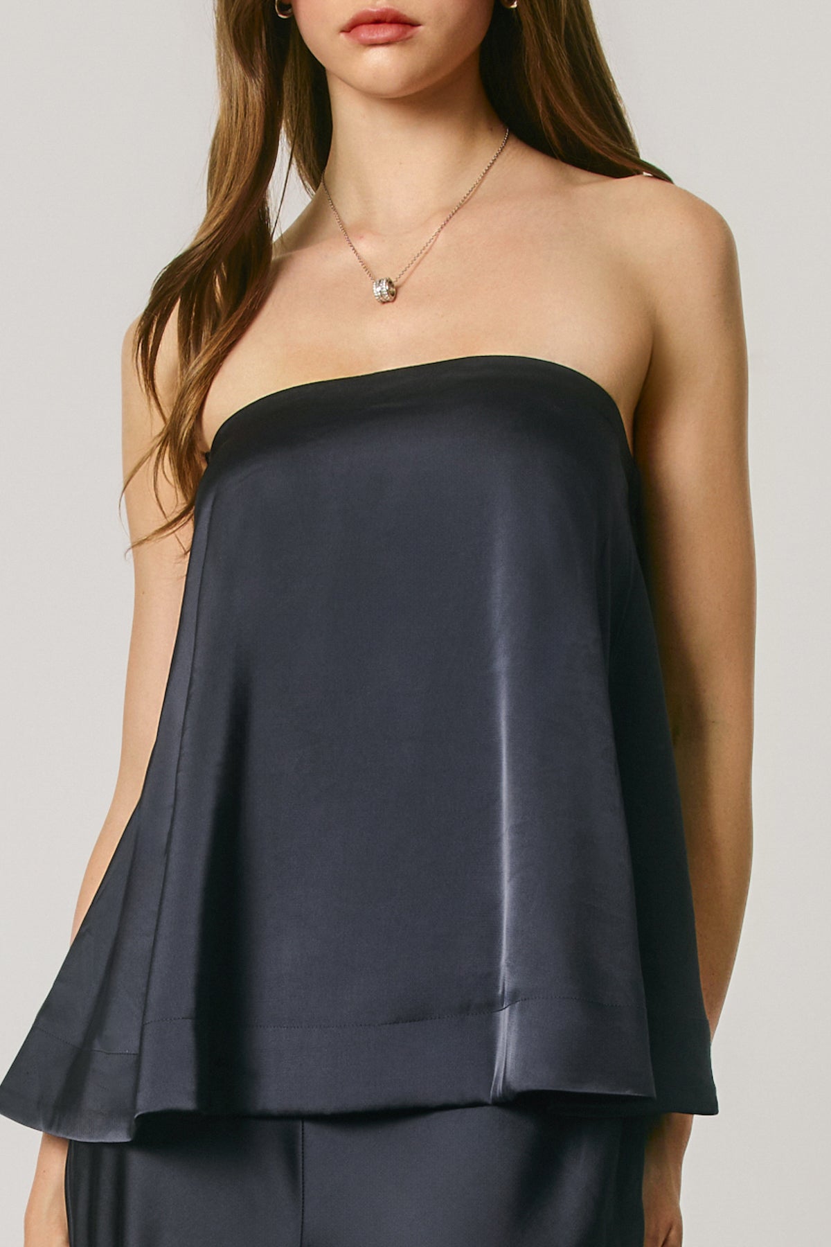 SATIN STRAPLESS BOW BACK TOP Anima Guzga
