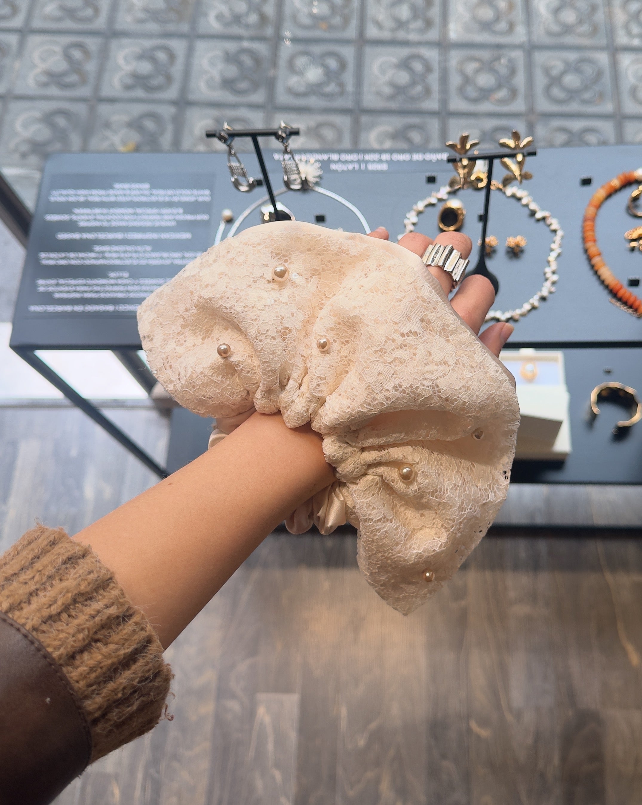 SILK SCRUNCHIE
