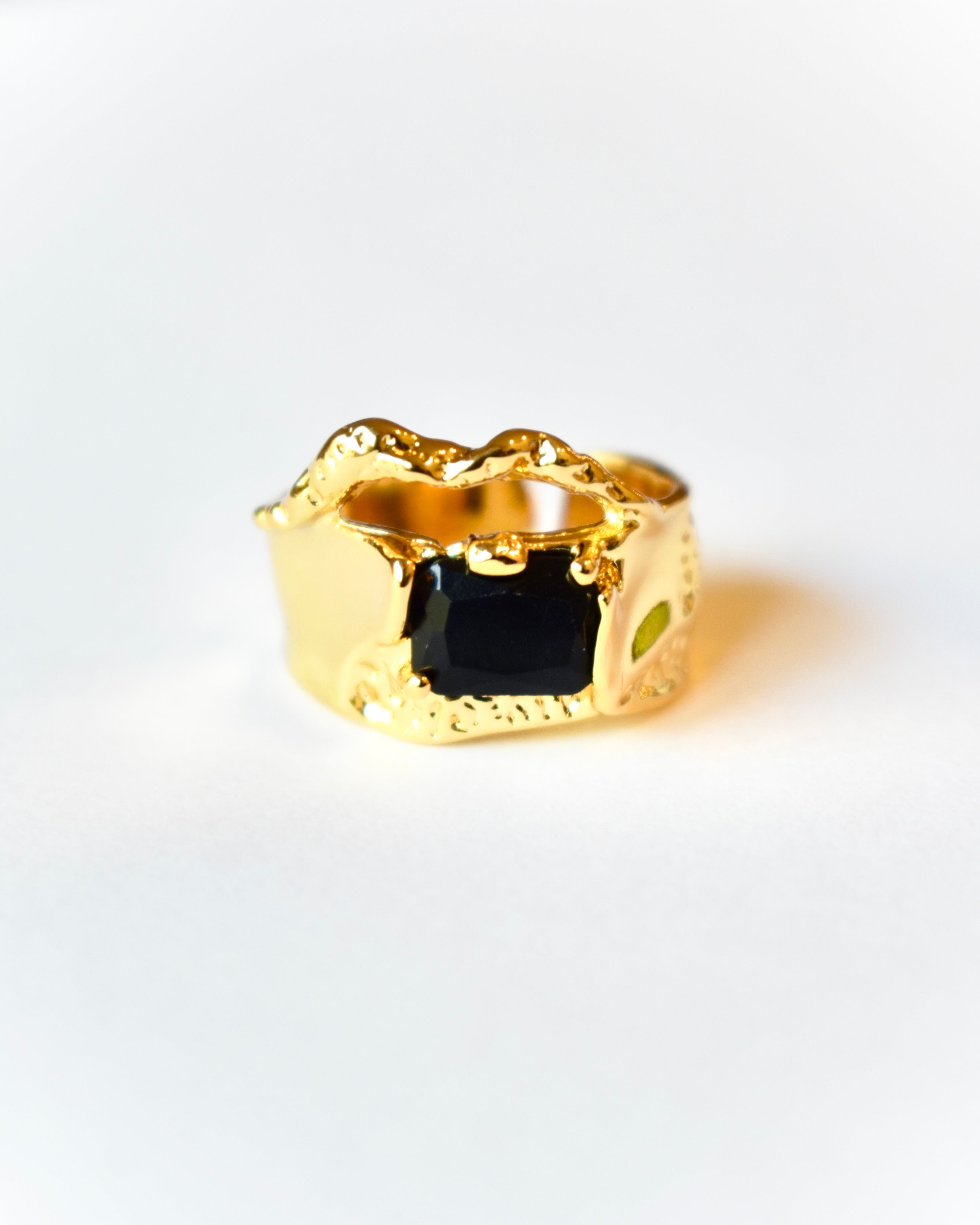 BLACK MAGIC WOMAN RING