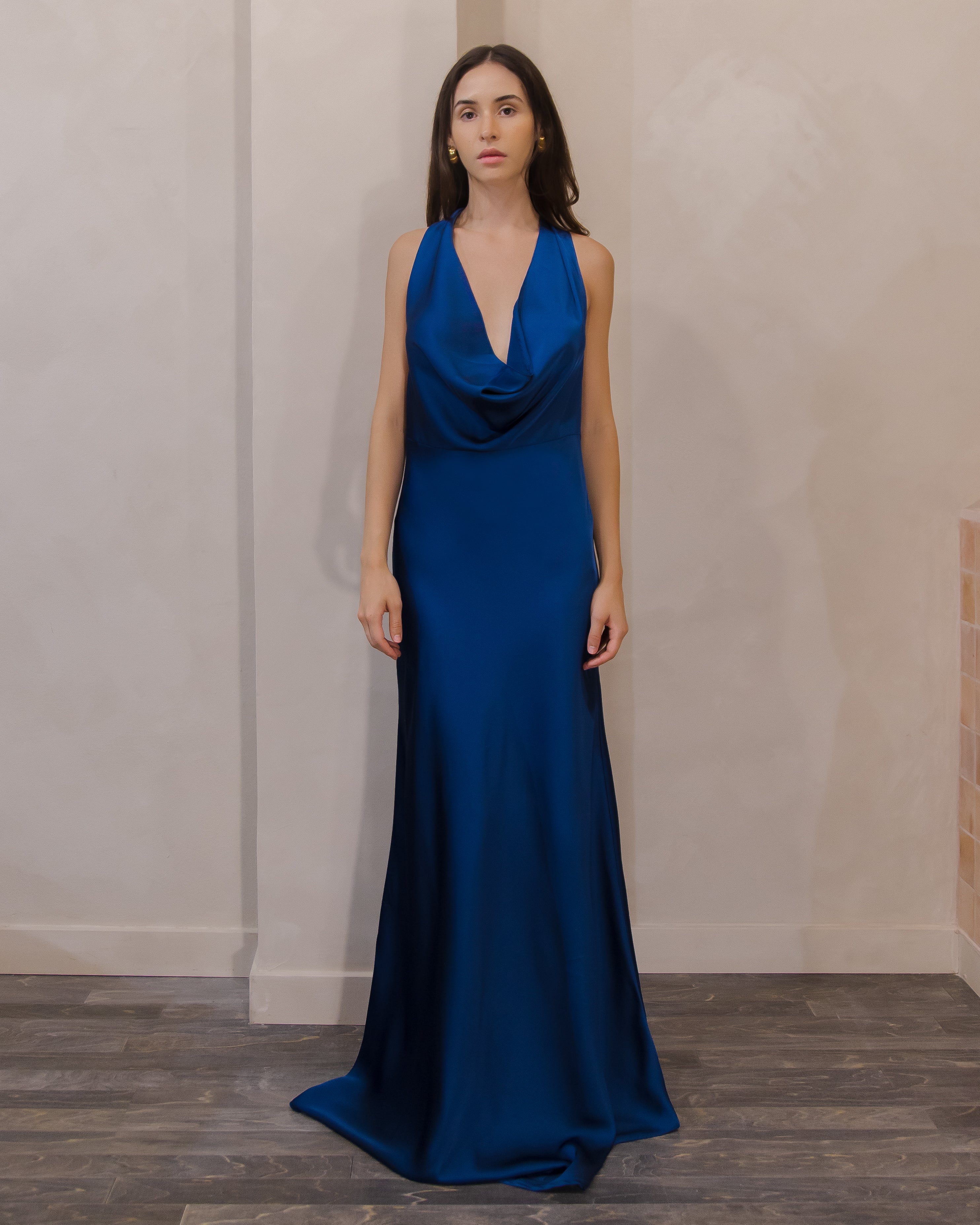 NIGHTS IN WHITE SATIN DRESS