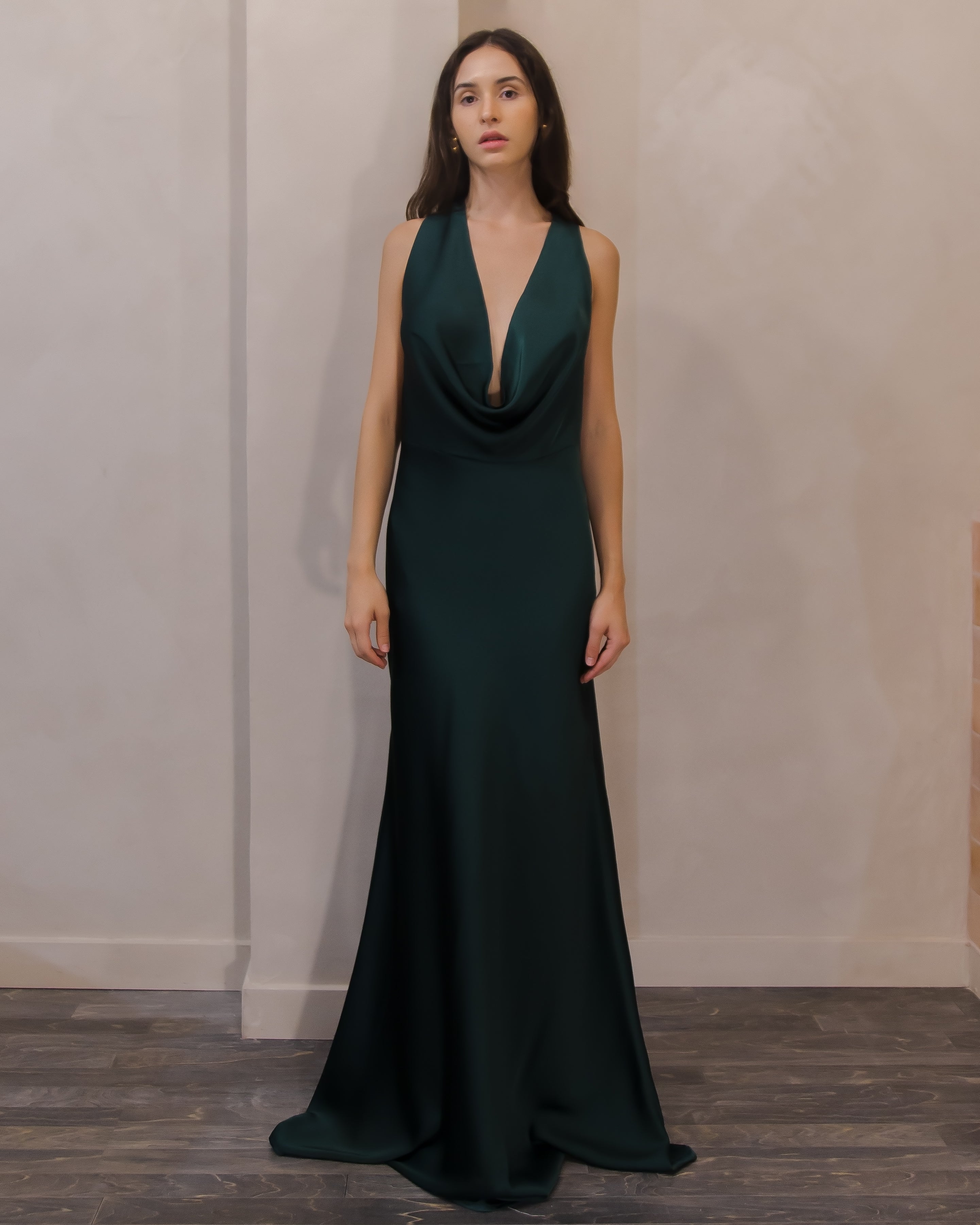 NIGHTS IN WHITE SATIN DRESS