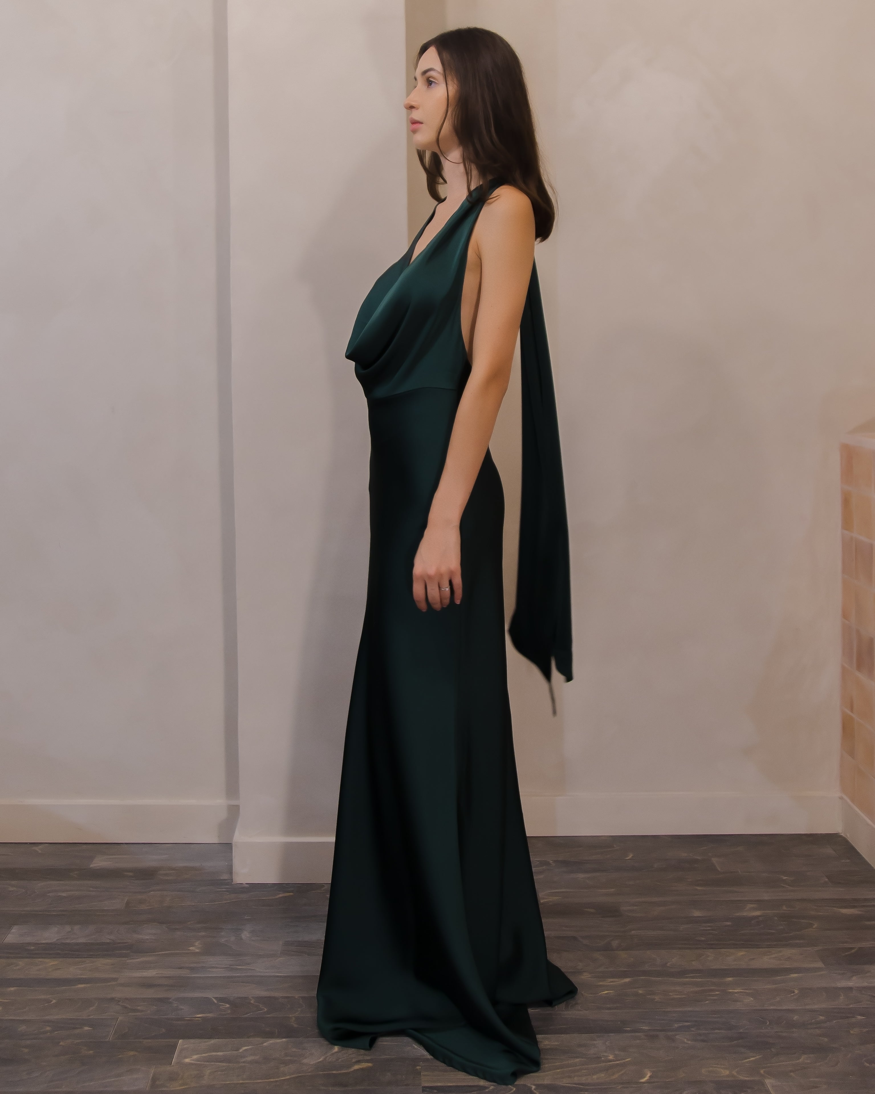NIGHTS IN WHITE SATIN DRESS