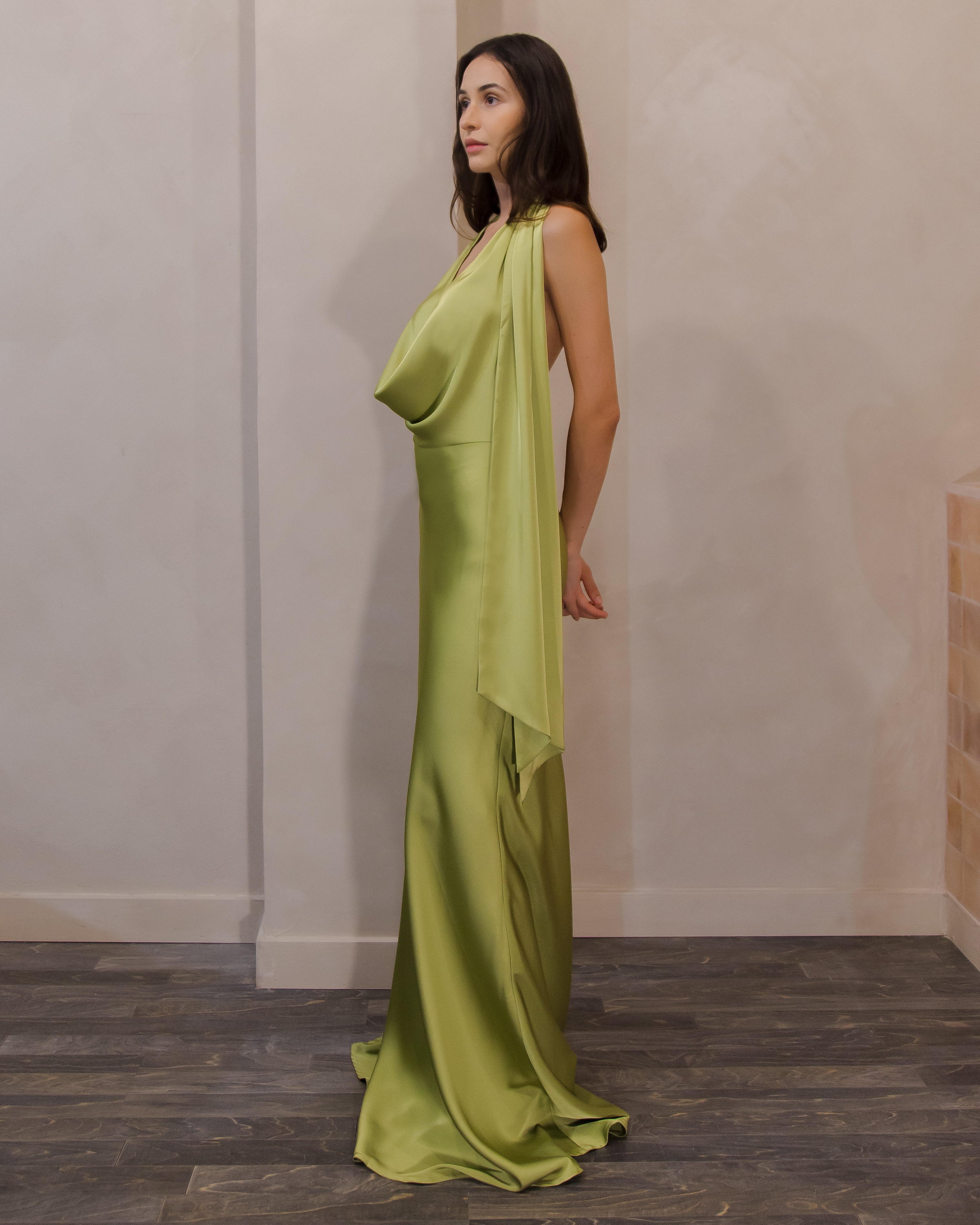 NIGHTS IN WHITE SATIN DRESS
