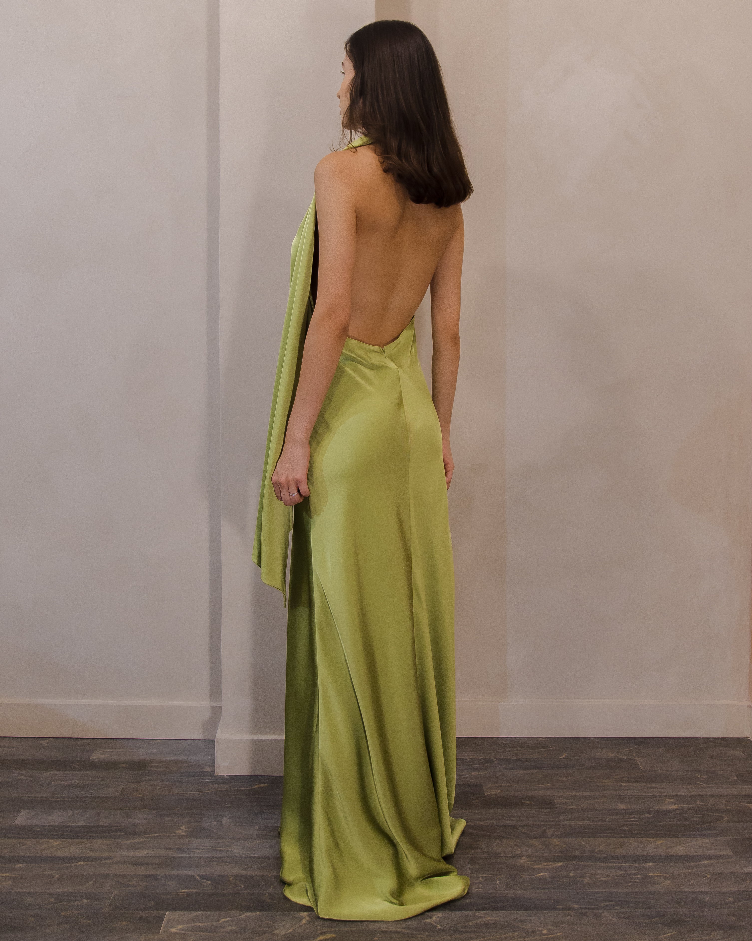 NIGHTS IN WHITE SATIN DRESS
