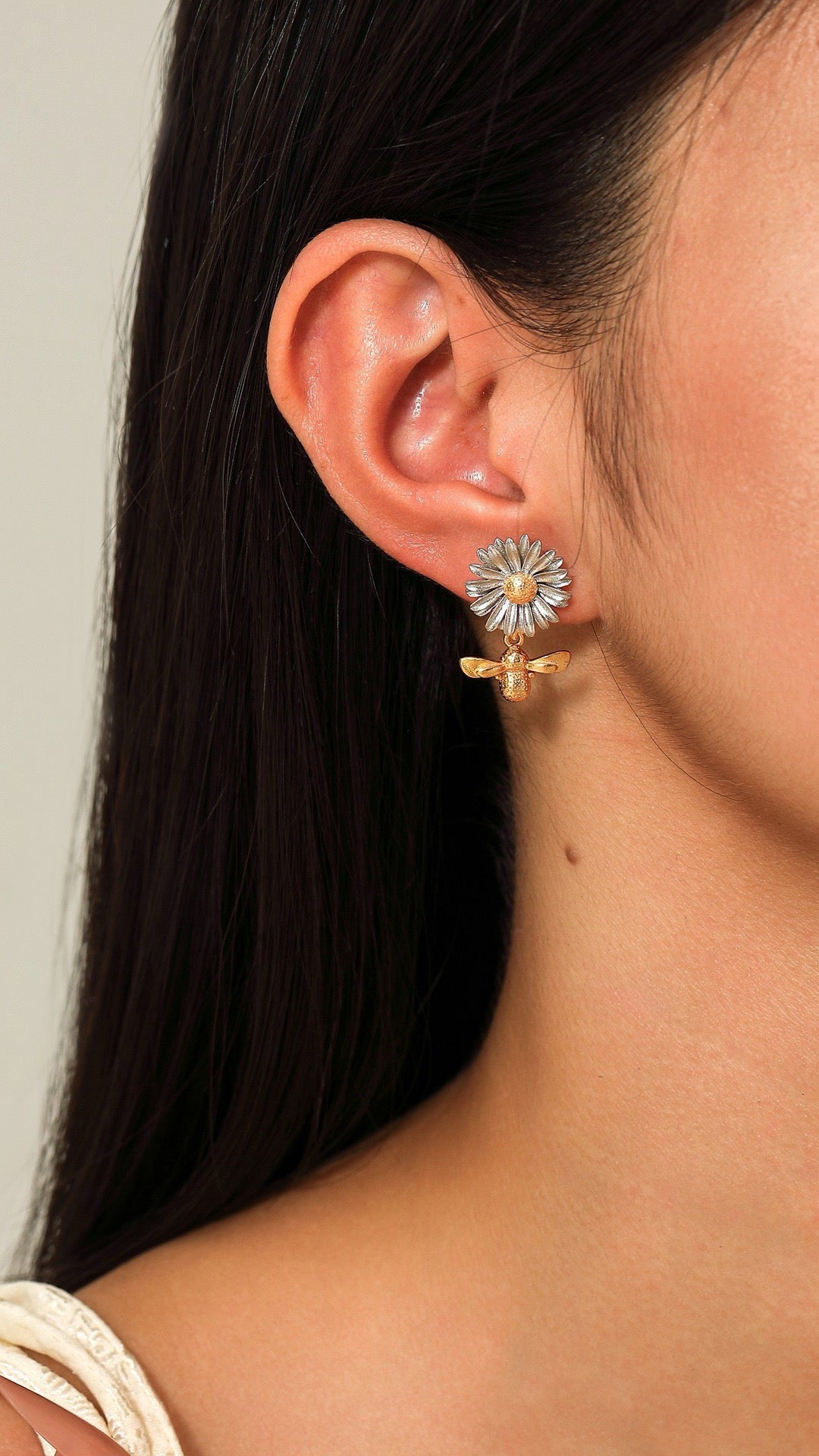 DAISY BEETLE EARRINGS