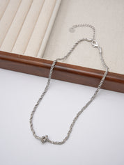 THE KNOTTED CHAIN NECKLACE
