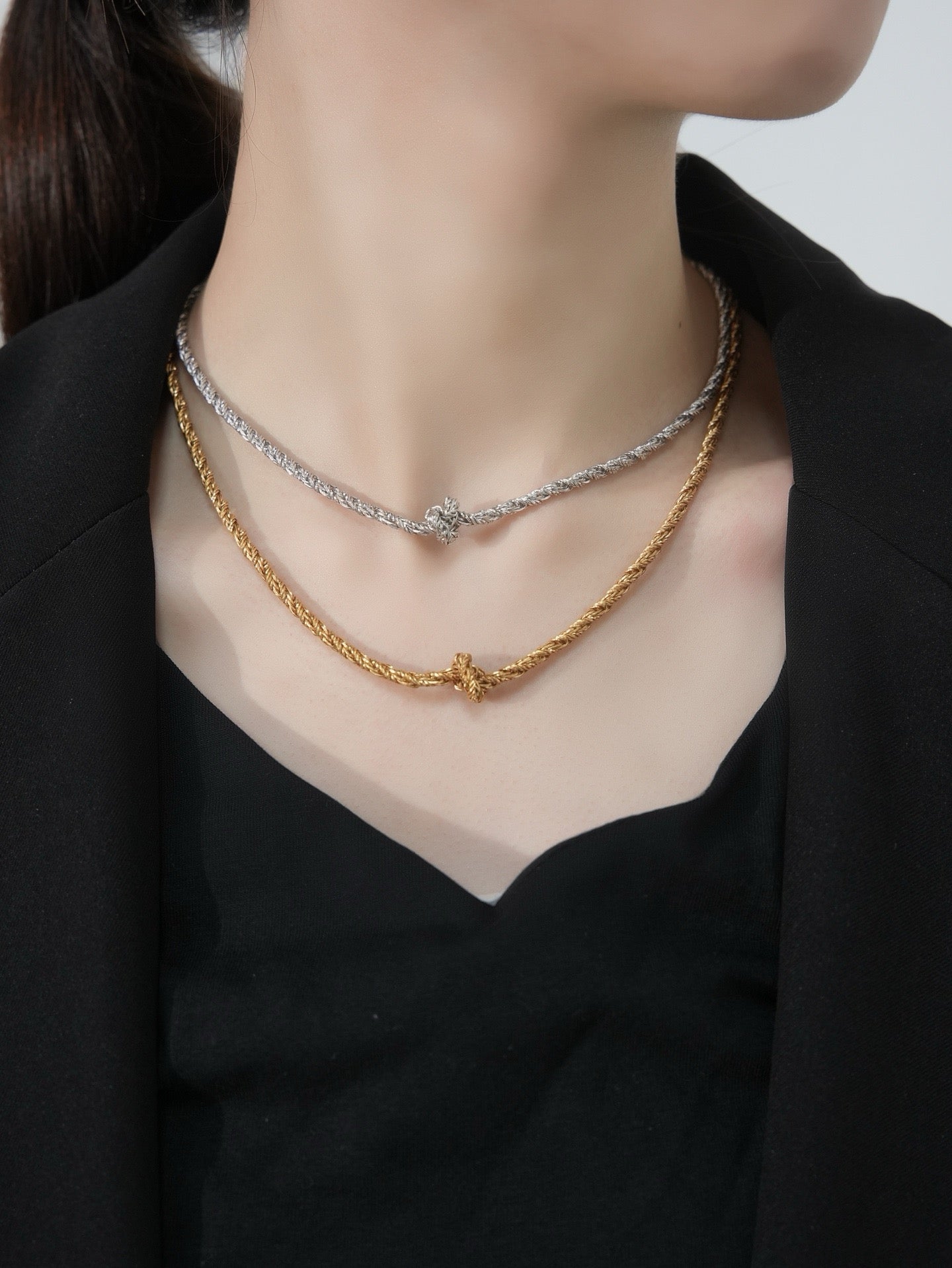 THE KNOTTED CHAIN NECKLACE