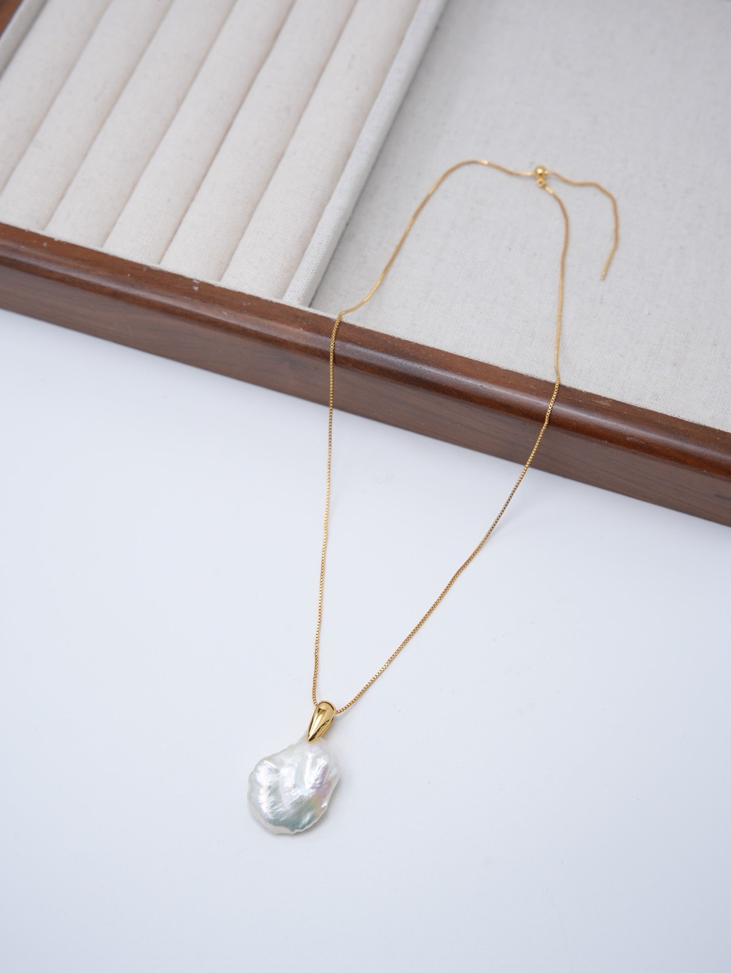 TULA NECKLACE