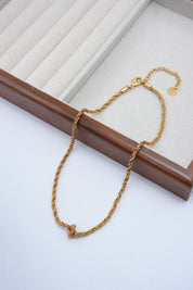 THE KNOTTED CHAIN NECKLACE