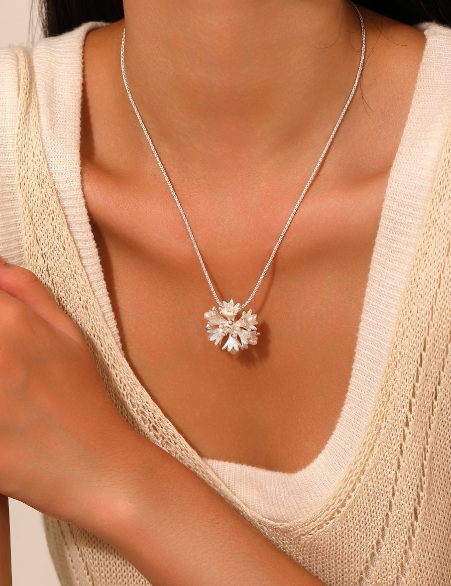 PEARL BLOSSOM NECKLACE
