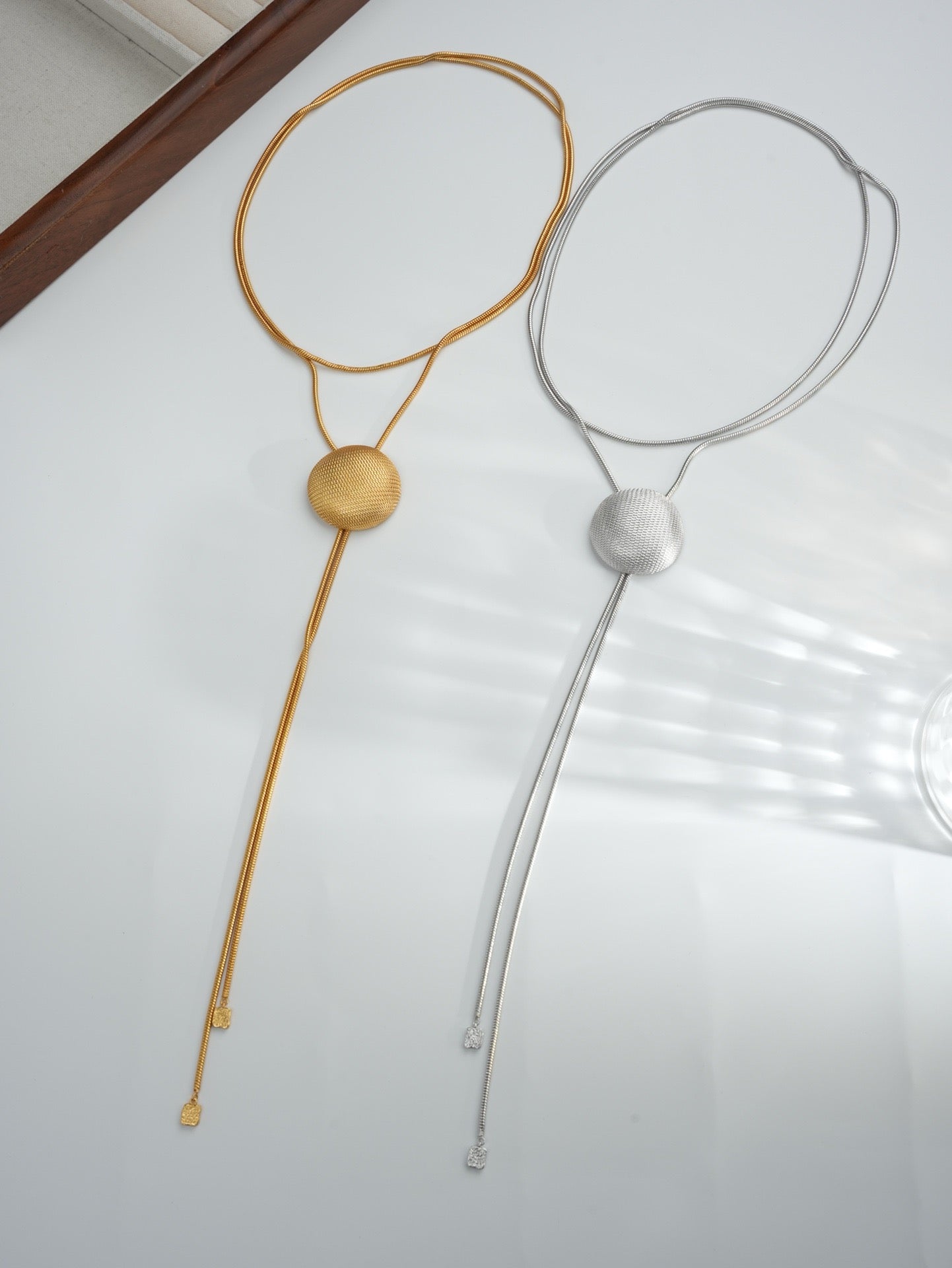 NIGHT FEVER NECKLACE