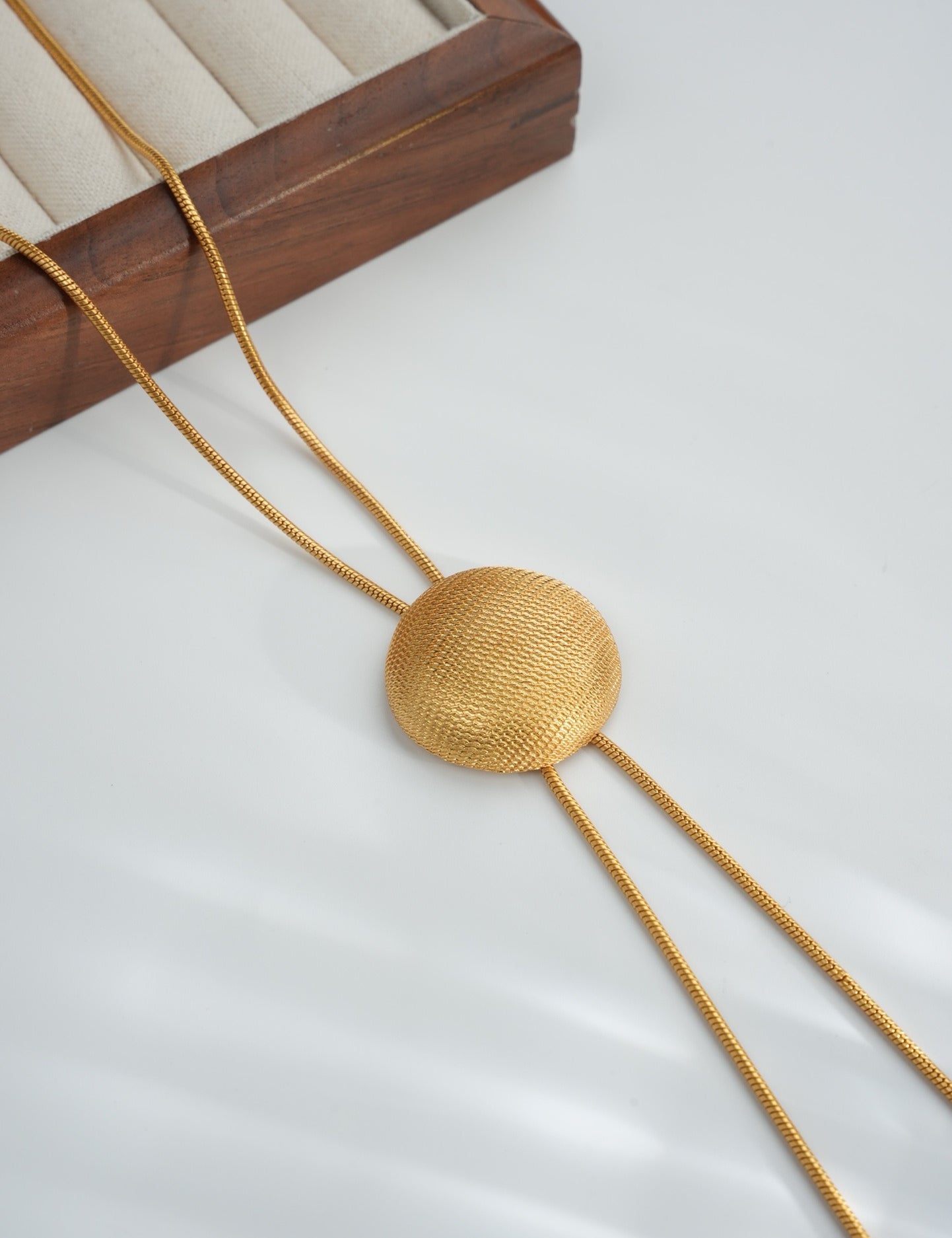 NIGHT FEVER NECKLACE