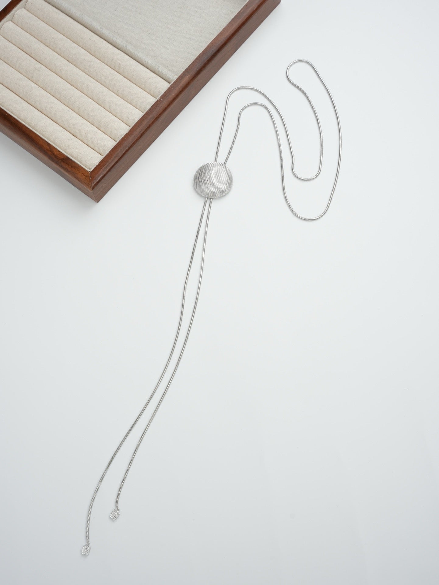 NIGHT FEVER NECKLACE