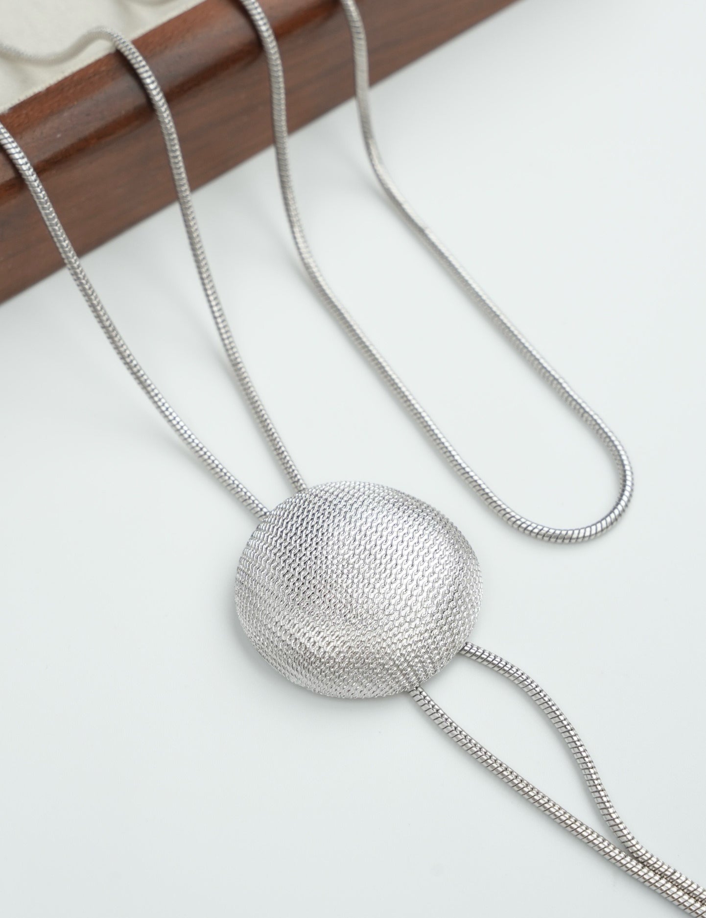 NIGHT FEVER NECKLACE