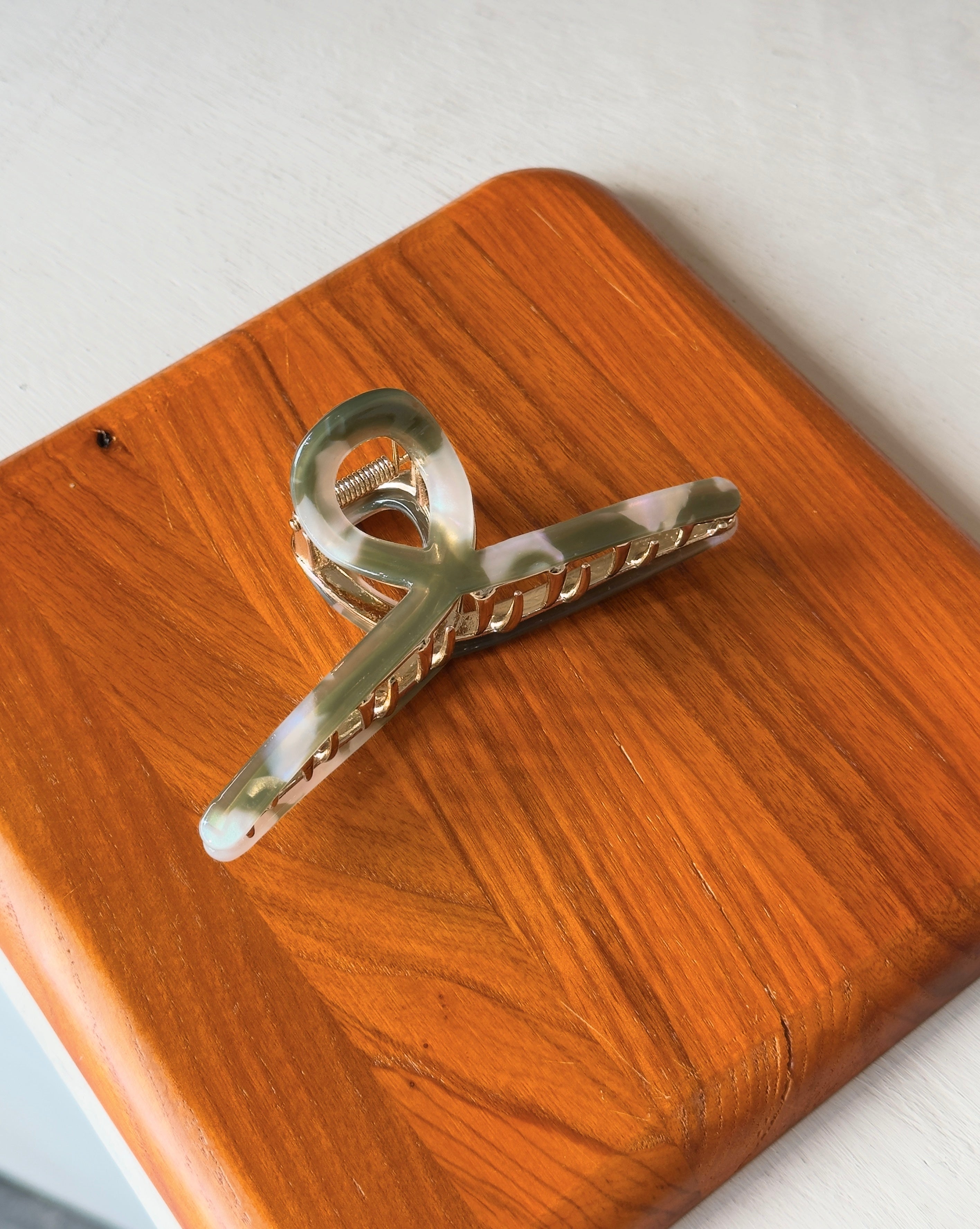 SWIRL HAIR CLAW CLIP