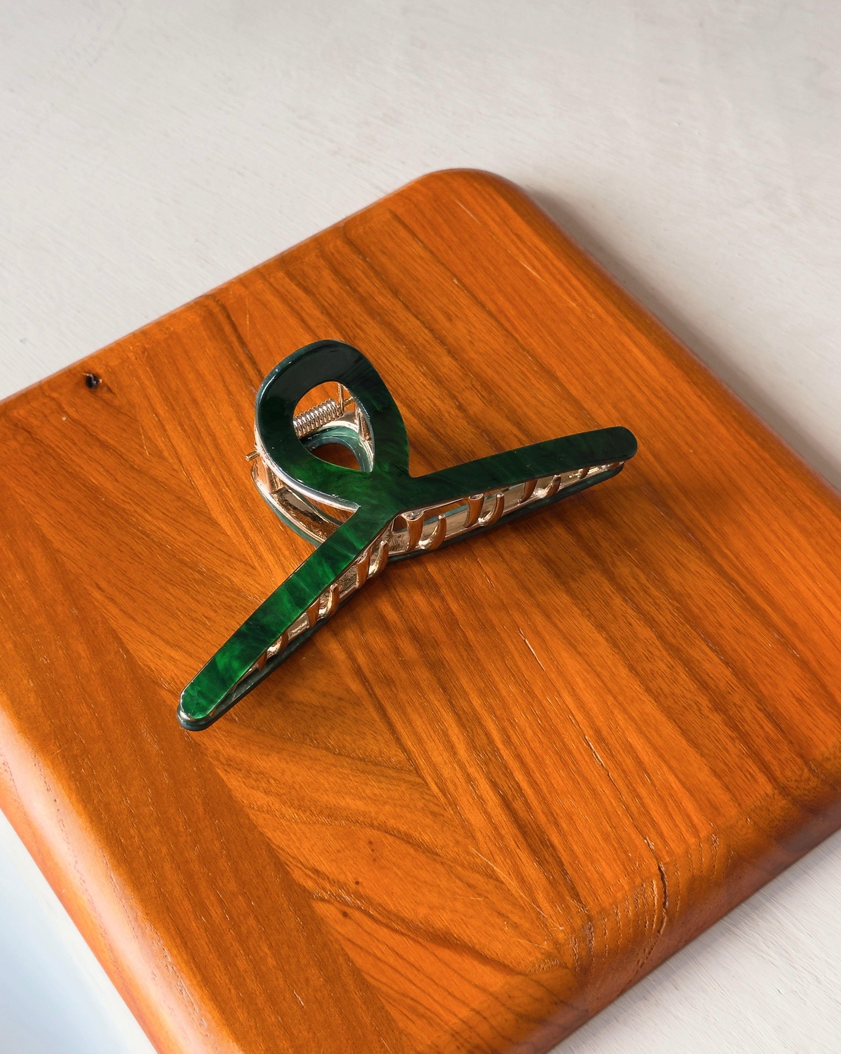 SWIRL HAIR CLAW CLIP
