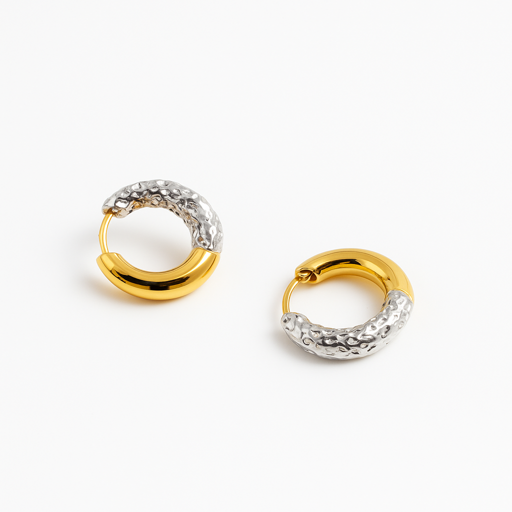 Pendientes_huggie_de_oro_y_plata.png