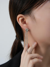 THE KNOTTED EARRINGS