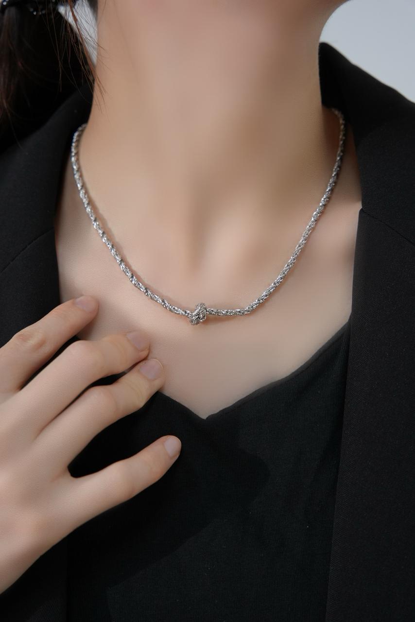 THE KNOTTED CHAIN NECKLACE