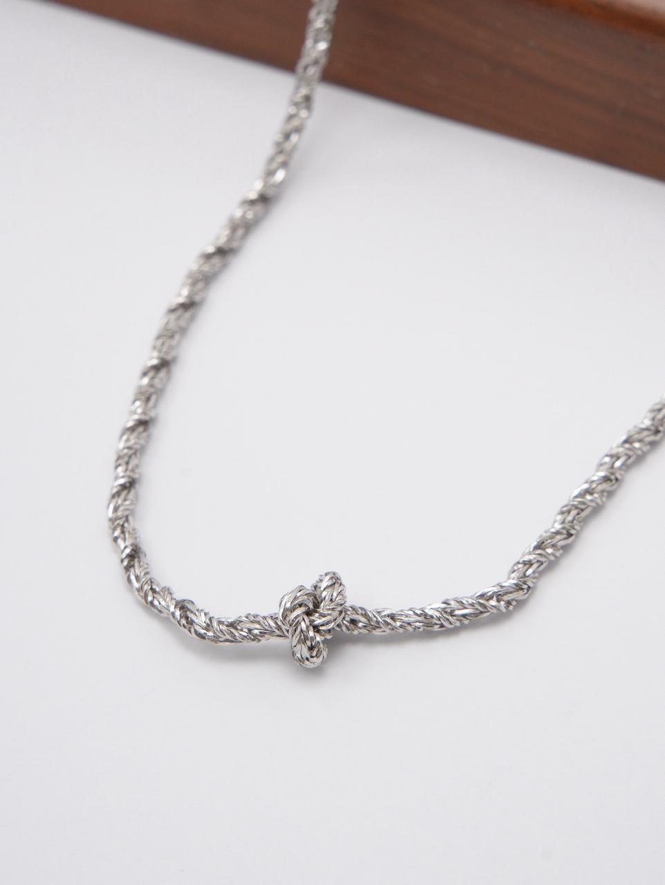 THE KNOTTED CHAIN NECKLACE