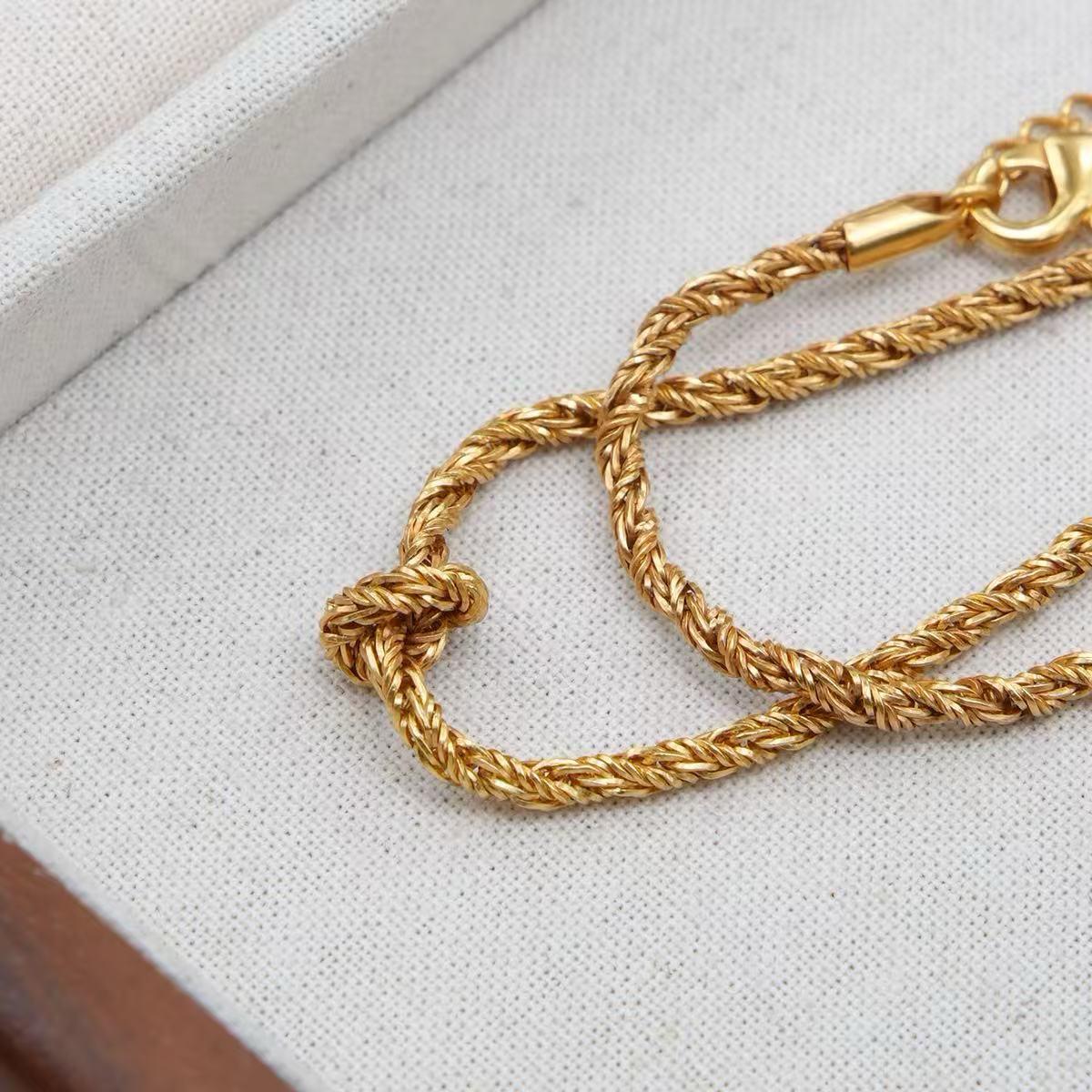 THE KNOTTED CHAIN NECKLACE